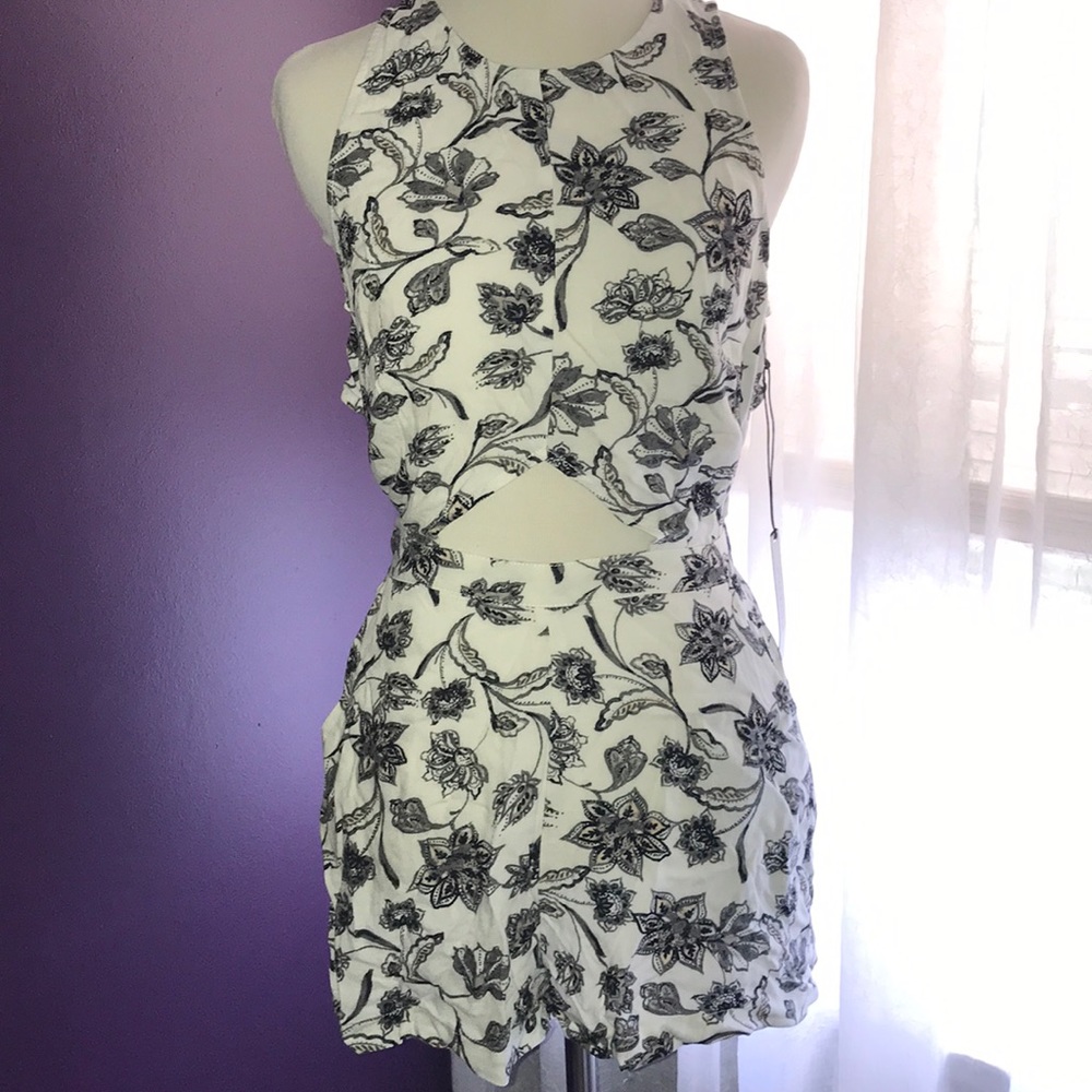 NWT Kendall & Kylie Romper